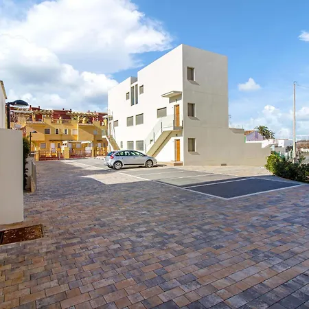 3 Bedroom Cozy In 아파트 데니아